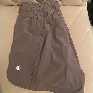 Lululemon Lilic Tracker Short V Lined 4”